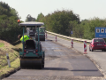 Opravu povrchu silnice I/55 u Ostrožské Nové Vsi provází dlouhá objížďka