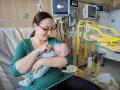 Rekordman Davídek opouští po pěti měsících zlínskou porodnici. Při narození vážil pouhých 630 gramů