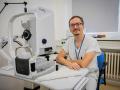 Oční lékař Baťovy nemocnice získal jako první v ČR významný evropský certifikát z oftalmologie