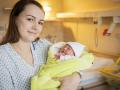 První miminko narozené v novém roce v Baťově nemocnici si dalo pořádně načas