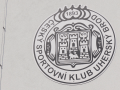 Bitumenová krytina na stadionu Lapač dosloužila, nahradila ji plechová střecha 