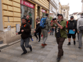 Městem prošel průvod švihlé chůze na pomoc onkologicky nemocných 