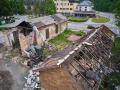 Revitalizace prostoru před vlakovým nádražím v Rožnově začala demolicí čtyř budov