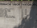 V bývalém internačním táboře uctili památku obětí války