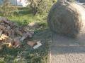 Ženu na Vsetínsku povalil kutálející se balík sena. Spadl z vlečky traktoru