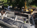 Speciální technika uložila do pavilonu akvárií rozměrná skla
