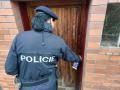 Policisté kontrolovali zazimované chaty. Na dveřích nechali majitelům vzkaz